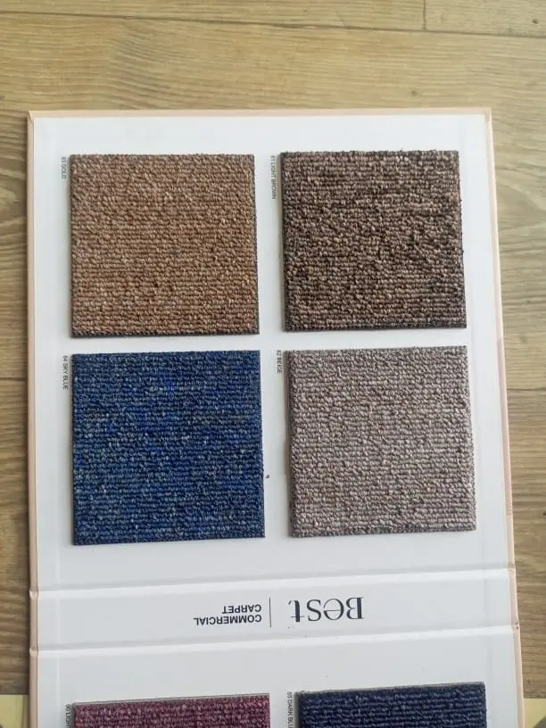 موكيت مربعات شرائح 50×50 مركب في مكتب - صورة 16
