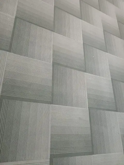 موكيت مربعات شرائح 50×50 مركب في مكتب - صورة 17